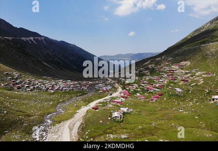 Das Kavrun Plateau, das sich in Rize, Türkei, befindet, ist ein wichtiges lokales Plateau. Stockfoto