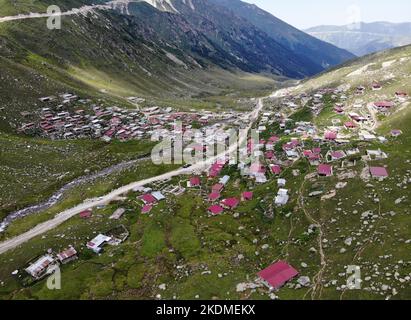 Das Kavrun Plateau, das sich in Rize, Türkei, befindet, ist ein wichtiges lokales Plateau. Stockfoto