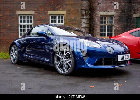 Alpine A110 Pure ‘A11 OXU’ auf der Scary Cars Assembly im Bicester Heritage Center am 30.. Oktober 2022 zu sehen Stockfoto