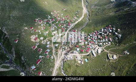 Das Kavrun Plateau, das sich in Rize, Türkei, befindet, ist ein wichtiges lokales Plateau. Stockfoto