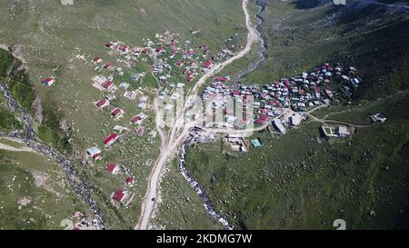 Das Kavrun Plateau, das sich in Rize, Türkei, befindet, ist ein wichtiges lokales Plateau. Stockfoto