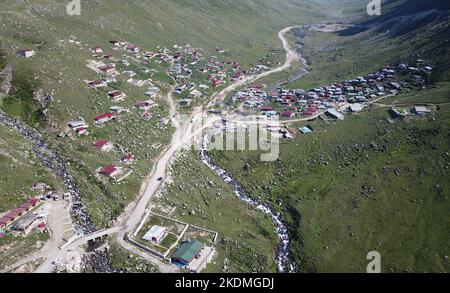 Das Kavrun Plateau, das sich in Rize, Türkei, befindet, ist ein wichtiges lokales Plateau. Stockfoto