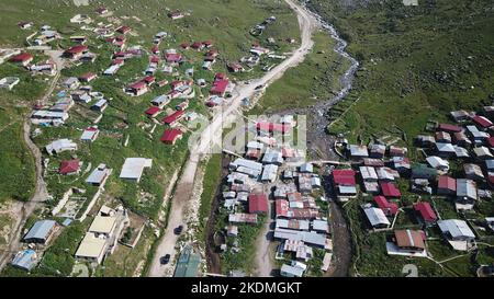 Das Kavrun Plateau, das sich in Rize, Türkei, befindet, ist ein wichtiges lokales Plateau. Stockfoto