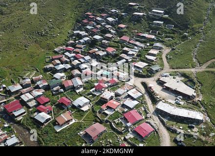 Das Kavrun Plateau, das sich in Rize, Türkei, befindet, ist ein wichtiges lokales Plateau. Stockfoto