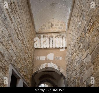 Torbogen Von Almedina - Coimbra, Portugal Stockfoto