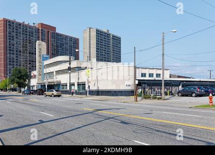 Der Greyhound-Busbahnhof in Cleveland wurde von William Arrasmith im Stil der Streamline Moderne, einem Ableger des Art déco, entworfen. Stockfoto