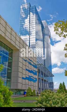 Das Hilton Cleveland Downtown mit 600 Zimmern ist mit dem Huntington Convention Center und dem Global Center for Health Innovation (Medical Mart) verbunden. Stockfoto
