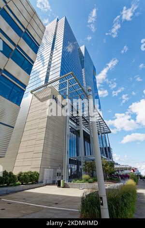 Das Hilton Cleveland Downtown mit 600 Zimmern ist mit dem Huntington Convention Center und dem Global Center for Health Innovation (Medical Mart) verbunden. Stockfoto