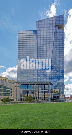 Das Hilton Cleveland Downtown mit 600 Zimmern ist mit dem Huntington Convention Center und dem Global Center for Health Innovation (Medical Mart) verbunden. Stockfoto