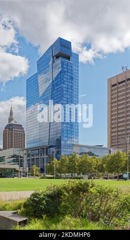 Das Hilton Cleveland Downtown mit 600 Zimmern ist mit dem Huntington Convention Center und dem Global Center for Health Innovation (Medical Mart) verbunden. Stockfoto