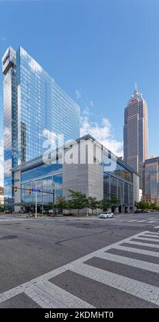 Das Hilton Cleveland Downtown mit 600 Zimmern ist mit dem Huntington Convention Center und dem Global Center for Health Innovation (Medical Mart) verbunden. Stockfoto