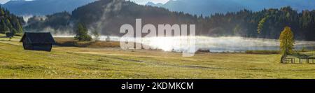Sonnenaufgang Und Morgennebel, Geroldsee, Klais Bei Mittenwald, Werdenfelser Land, Oberbayern, Bayern, Deutschland, Europa Stockfoto