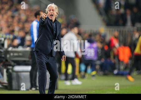 ISTANBUL, TÜRKEI - 7. NOVEMBER: Cheftrainer Jorge Jesus von Fenerbahce während des türkischen Super Lig-Spiels zwischen Fenerbahce und Sivassspor am 7. November 2022 im Sukruu Saracoglu Stadion in Istanbul, Türkei (Foto: Orange Pictures) Stockfoto