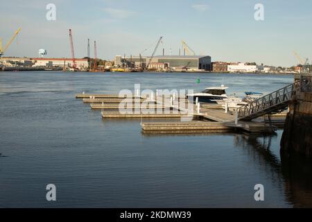 Die Werft wurde im Juni 1800 von Präsident John Adams gegründet. Etwas über der Staatsgrenze von New Hampshire, befindet es sich in Kittery, Maine. Stockfoto