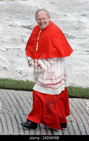 Vatikanstadt, Vatikanstadt. 07.. November 2022. Il Cardinal Jean-Pierre Ricard. Bild während des Konsistoriums mit Papst Benedikt XVI. Im Vatikan am 24. März 2006 Quelle: dpa/Alamy Live News Stockfoto