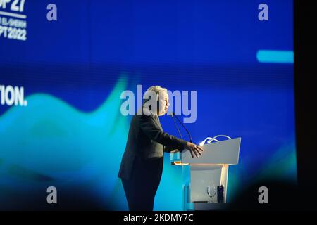 (221107) -- SHARM EL-SHEIKH (ÄGYPTEN), 7. November 2022 (Xinhua) -- der Generalsekretär der Vereinten Nationen, Antonio Guterres, spricht während der Sitzung der Konferenz der Vertragsparteien (COP27) 27. in Sharm El-Sheikh, Ägypten, am 7. November 2022 über die Eröffnung des Gipfeltreffens zur Klimaumsetzung in Sharm El-Sheikh (SCIS). Guterres warnte die führenden Politiker der Welt vor den aktuellen Herausforderungen des Klimas. „Wir befinden uns auf einem Highway zur Klimahölle, mit unserem Fuß noch auf dem Beschleuniger“, sagte er und fügte hinzu, „der Planet nähert sich schnell dem Wendepunkt, der das Klimachaos unumkehrbar machen wird.“ (Xinhua/Sui Stockfoto