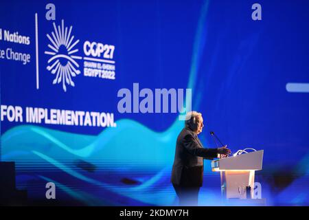 (221107) -- SHARM EL-SHEIKH (ÄGYPTEN), 7. November 2022 (Xinhua) -- der Generalsekretär der Vereinten Nationen, Antonio Guterres, spricht während der Sitzung der Konferenz der Vertragsparteien (COP27) 27. in Sharm El-Sheikh, Ägypten, am 7. November 2022 über die Eröffnung des Gipfeltreffens zur Klimaumsetzung in Sharm El-Sheikh (SCIS). Guterres warnte die führenden Politiker der Welt vor den aktuellen Herausforderungen des Klimas. „Wir befinden uns auf einem Highway zur Klimahölle, mit unserem Fuß noch auf dem Beschleuniger“, sagte er und fügte hinzu, „der Planet nähert sich schnell dem Wendepunkt, der das Klimachaos unumkehrbar machen wird.“ (Xinhua/Sui Stockfoto