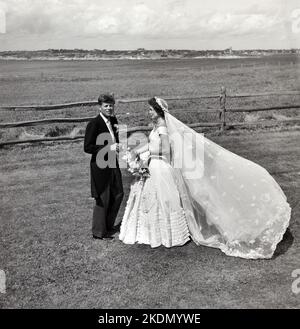 Foto von Toni Frisell, JFK, John F. Kennedy und Jacqueline Bouvier an ihrem Hochzeitstag, 1953 Stockfoto