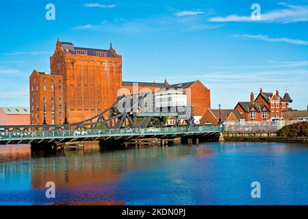 River Freshney und Corporation Bridge, Grimsby, Lincolnshire, England Stockfoto