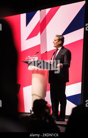 Keir Starmer Oppositionsführer würdigt ihre späte Majestät Königin Elizabeth II., die während der Herbstkonferenz der Labour Party am Sonntag, 25. September 2022, im ACC Liverpool, Liverpool, fotografiert wurde. Bild von Julie Edwards. Stockfoto