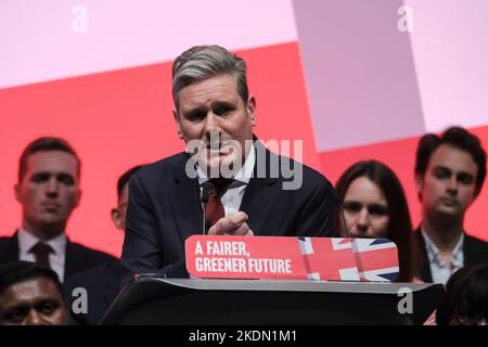 Keir Starmer, Oppositionsführer, hält seine Keynote-Rede vor der Konferenz am 3. Tag. Fotografiert während der Herbstkonferenz der Labour Party, die am Dienstag, 27. September 2022, im ACC Liverpool, Liverpool stattfand. Bild von Julie Edwards. Stockfoto