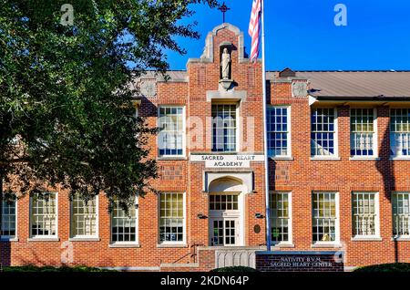 Die Akademie des heiligen Herzens ist am 6. November 2022 in Biloxi, Mississippi, abgebildet. Das neugotische Tudor-Gebäude wurde 1933 erbaut. Stockfoto