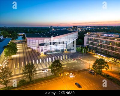 Die Grugahalle, links, und das Atlantic Congress Hotel, Essen NRW, Deutschland, Stockfoto