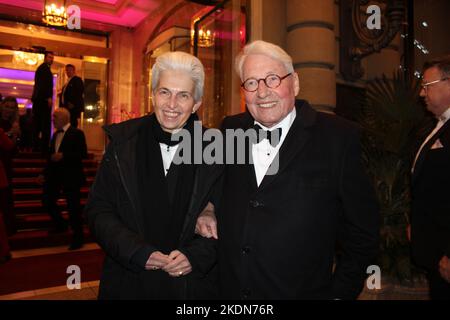 Marie-Agnes Strack-Zimmermann mit Ehemann Horst Strack-Zimmermann beim 40. Deutscher SportpresseBall 2022 in der Alten Oper. Frankfurt, 05.11.2022 Stockfoto