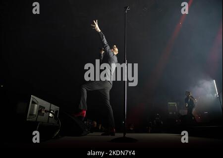 Fotografien von Architekten, die am 6.. November 2022 im OVO Hydro in Glasgow auftrat Stockfoto