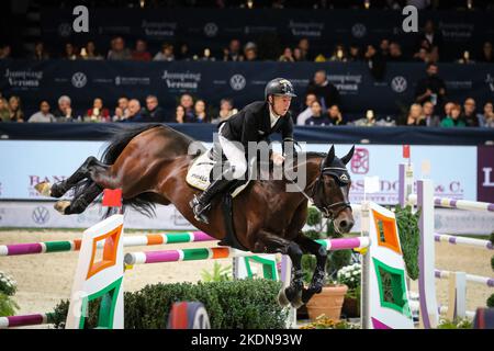 124. Ausgabe von Fieracavalli, Verona, Italien, 06. November 2022, Marcus Ehning (Pferd: Stargold) während des Longines FEI Jumping World Cup 2022 - Intern Stockfoto