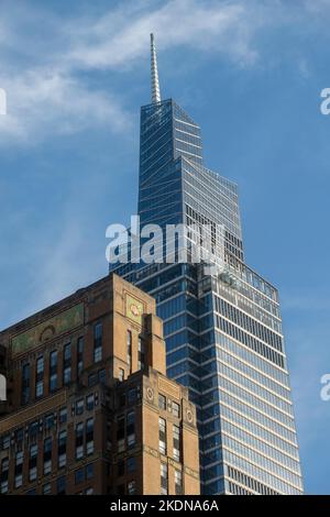 Ein Vanderbilt überragt andere Wolkenkratzer in Midtown Manhattan, 2022, NYC, USA Stockfoto