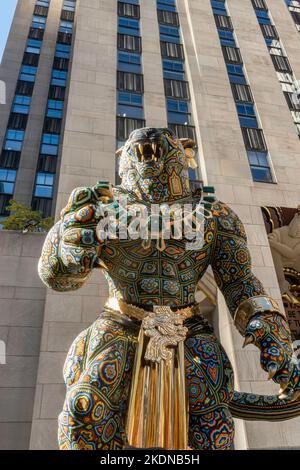 Die Mexiko-Woche wird in Rockefeller mit Menchaca Studio Artwork, New York City, USA 2022 gefeiert Stockfoto