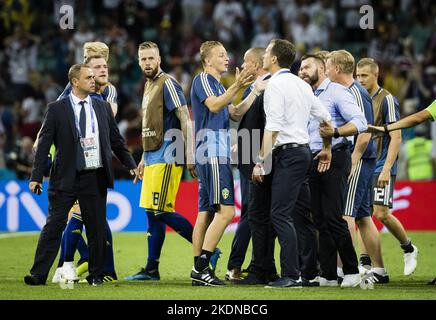 Sotschi, 23.06.2018 Manager Oliver Bierhoff (Deutschland) legt sich mit Schwedischen Spielern an Deutschland - Schweden Fisht Stadion - Olympiastadion Stockfoto