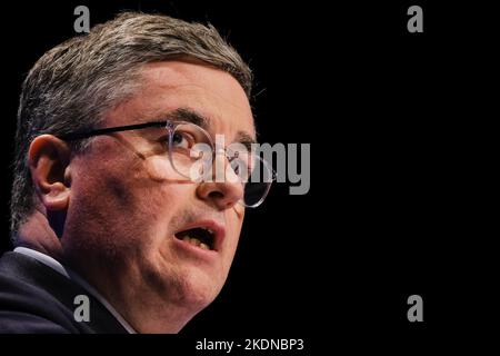 Sir Robert Buckland (Staatssekretär für Wales) spricht über die Konferenz, die während der Herbstkonferenz der Konservativen Partei im International Convention Center in Birmingham am Sonntag, dem 2. Oktober 2022, fotografiert wurde. Bild von Julie Edwards. Stockfoto