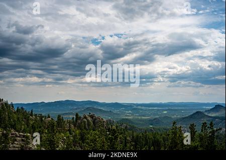 HDR-Ansicht des Needles Highway .Cathedral Türme in den Black Hills von South Dakota Stockfoto