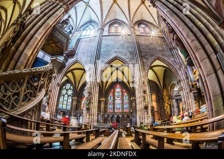 Freiburg, Deutschland - 4. Juli 2013: Innenlandschaft des Münsters in Freiburg (Süddeutschland) Stockfoto