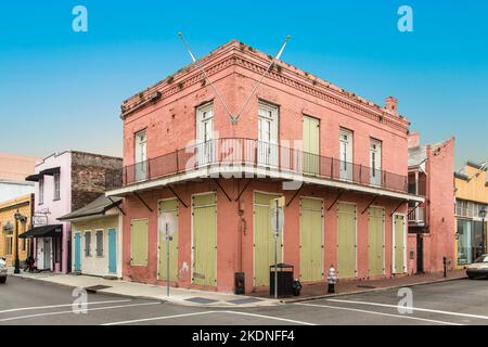 New Orleans, USA - 17. Juli 2013: Historisches Gebäude im French Quarter in New Orleans, USA. Tourismus bietet eine große Einnahmequelle nach dem Stockfoto