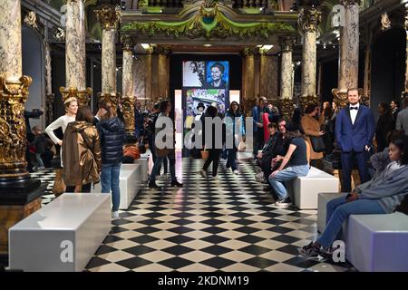 Paris, Frankreich. 05.. November 2022. Das Grevin Museum ist ein privates Wachsmuseum, das am 5. Juni 1882 eingeweiht wurde und im Besitz von Grevin & Cie ist und sich im Jahr 9 befindet. Arrondissement von Paris, und in denen sind gruppiert Wachs Reproduktionen von berühmten Figuren. Ebenfalls Teil des Museumsbesuchs sind das Theater Grevin und der Palais des Mirages. Quelle: SIPA USA/Alamy Live News Stockfoto