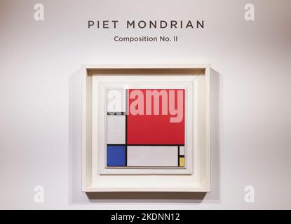 New York, Usa. 07.. November 2022. Die Komposition Nr. II von Piet Mondrian ist am Montag, den 7. November 2022, im Rahmen der Modern Evening Auction Collection bei Sotheby's in New York City auf einer Presseinterpremiere für Sothebys November-Auktionen für moderne und zeitgenössische Kunst zu sehen. Foto von John Angelillo/UPI Credit: UPI/Alamy Live News Stockfoto