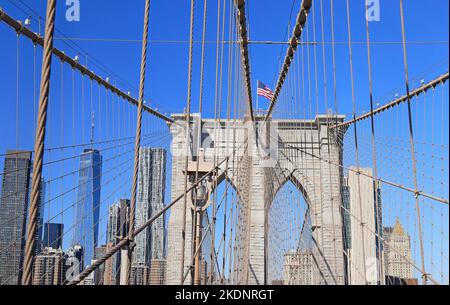 Brooklyn Bridge und Skyline von Lower Manhattan in New York City, USA Stockfoto