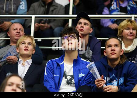 Sankt Petersburg, Russland. 07.. November 2022. Zuschauer beim VTB United League Basketballspiel zwischen Zenit und Pari Nischni Nowgorod in der Sibur Arena. Endergebnis: Zenit 76:66 Pari Nischni Nowgorod. (Foto von Maksim Konstantinov/SOPA Images/Sipa USA) Quelle: SIPA USA/Alamy Live News Stockfoto