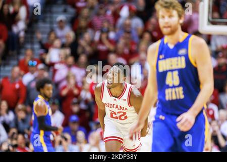 Bloomington, Usa. 07.. November 2022. Indiana Hoosiers Stürmer Jordan Geronimo (22) reagiert während eines NCAA-Basketballspiels in der Assembly Hall in Bloomington gegen den Bundesstaat Morehead. IU schlug Morehead 88-53. (Foto von Jeremy Hogan/SOPA Images/Sipa USA) Quelle: SIPA USA/Alamy Live News Stockfoto