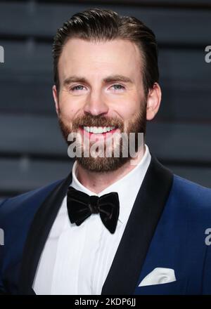 Beverly Hills, Usa. 07.. November 2022. (DATEI) Chris Evans nannte People's 2022 Sexiest man Alive am 7. November 2022. BEVERLY HILLS, LOS ANGELES, KALIFORNIEN, USA - 26. FEBRUAR: Der Schauspieler Chris Evans kommt zur Vanity Fair Oscar Party 2017, die am 26. Februar 2017 im Wallis Annenberg Center for the Performing Arts in Beverly Hills, Los Angeles, Kalifornien, USA, stattfand. (Foto von Xavier Collin/Image Press Agency) Quelle: Image Press Agency/Alamy Live News Stockfoto