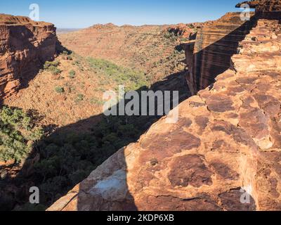 Kings Canyon von Cotterills Lookout, Watarrka National Park, Northern Territory, Australien Stockfoto