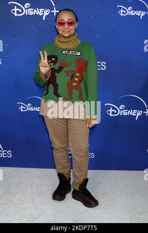 Burbank, CA. 6.. November 2022. Raven-Symone bei der Ankunft für DIE SANTA-KLAUSELN-Premiere, The Walt Disney Studios Lot, Burbank, CA 6. November 2022. Kredit: Priscilla Grant/Everett Collection/Alamy Live Nachrichten Stockfoto