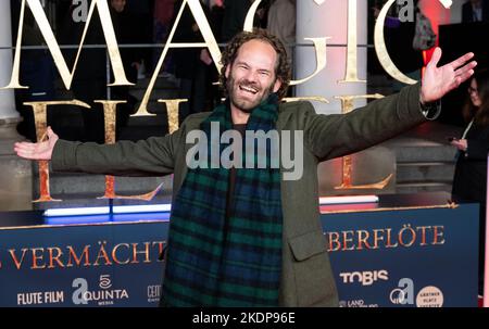 München, Deutschland. 07.. November 2022. Maxi Schafroth kommt zur deutschen Premiere des Films 'die Zauberflöte - das Erbe der Zauberflöte' ins Gärtnerplatztheater. Quelle: Sven Hoppe/dpa/Alamy Live News Stockfoto