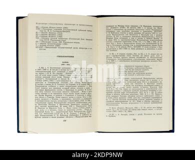 Gedichte von Osip Mandelstam, erstmals 1974 in der UdSSR veröffentlicht. Osip Emilijewitsch Mandelstam (Russisch: Осип Эмильевич Мандельштам; 14. Januar [O.S. 2. Januar] 1891 – 27. Dezember 1938) war ein russischer und sowjetischer Dichter. Stockfoto