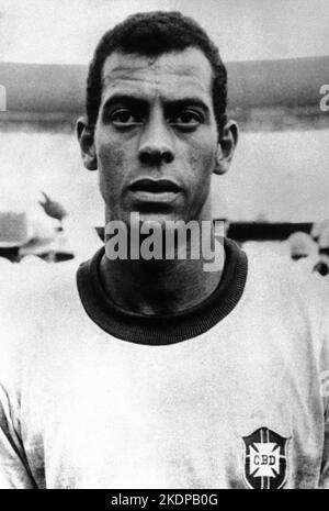 Aktenfoto vom 20-06-1970 des brasilianischen Fußballers Carlos Alberto. Alberto, der rechts herumstreifend war, erzielte eines der denkwürdigsten Tore in der Geschichte der WM. Es war sein kraftvoller Schrägantrieb, der einen brillanten Teamzug vollzog, der Brasiliens Sieg von 4-1 über Italien im Finale 1970 im Azteca-Stadion besiegelte. Ausgabedatum: Dienstag, 8. November 2022. Stockfoto