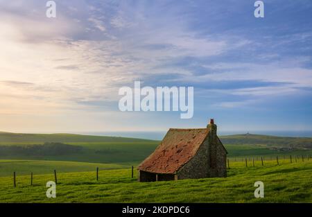 Einfamilienhaus auf der Südseite zwischen Belle Tout Lighthouse und East Dean im Osten von Sussex im Südosten Englands Stockfoto