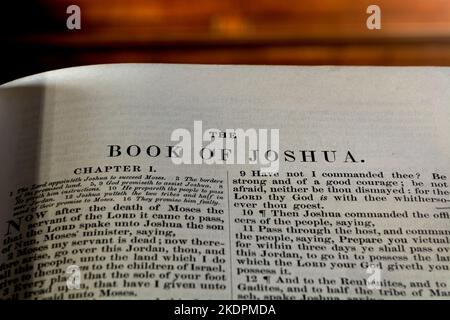 Das Buch Josua in der Bibel. Stockfoto